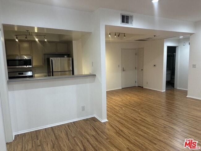 Photo - 8614 Burton Wy Unit 205