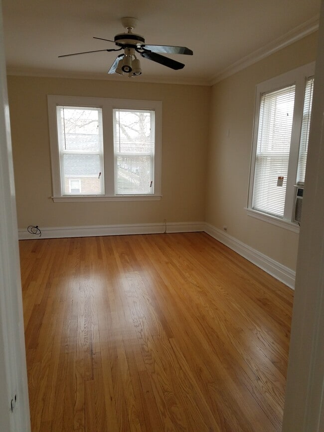 Building Photo - 4520 W Wellington Ave Unit 2