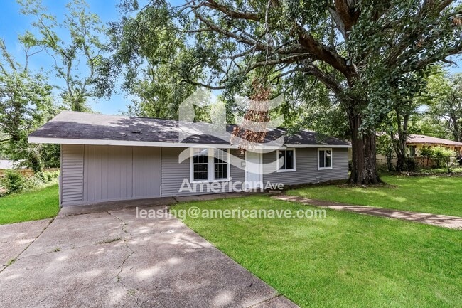 Photo - 422 Queen Marie Ln