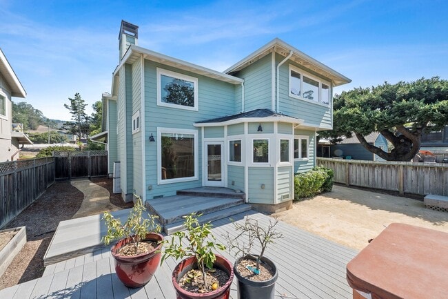 Back Yard - 430 3rd Ave