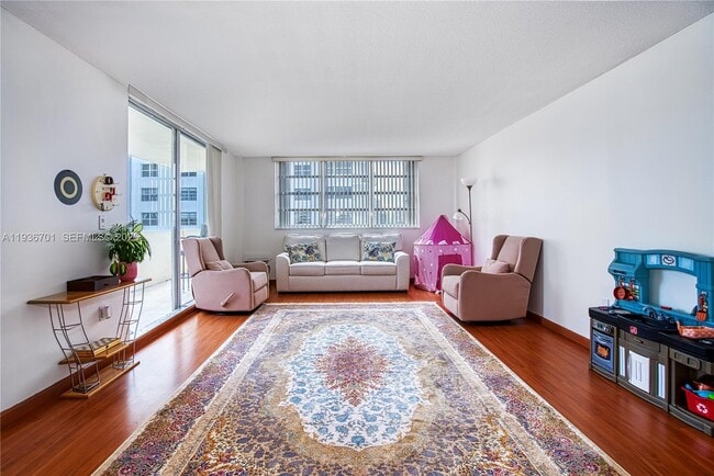 Building Photo - 1833 S Ocean Dr Unit 902