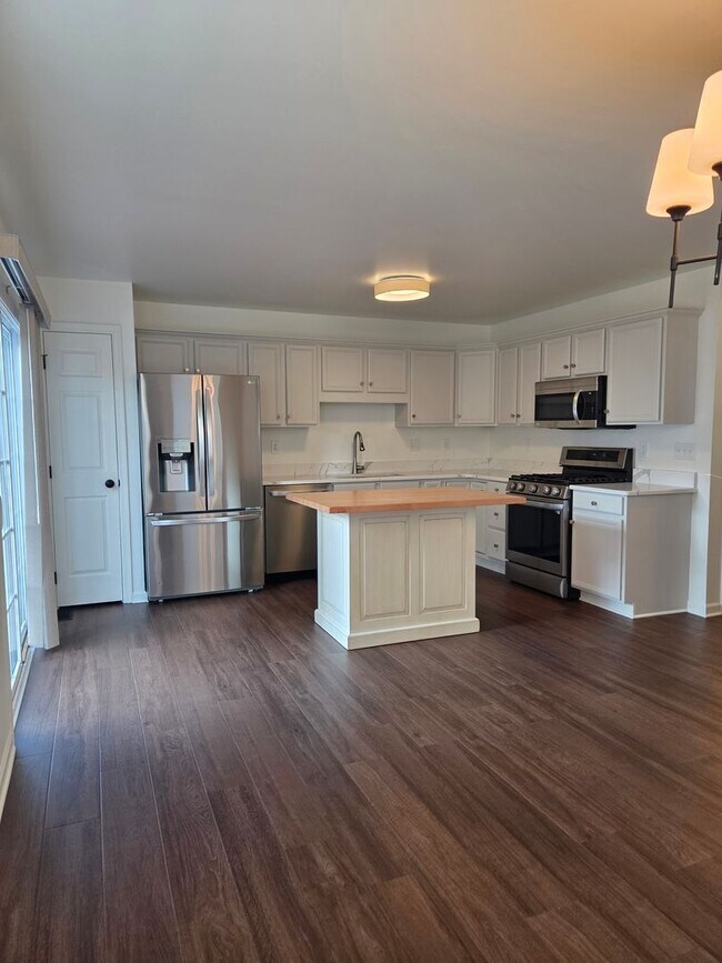 Photo - 2670 Sultan Supreme Way