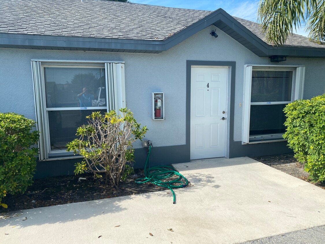 Photo - 512 SE 6th St (Cape Coral, FL)