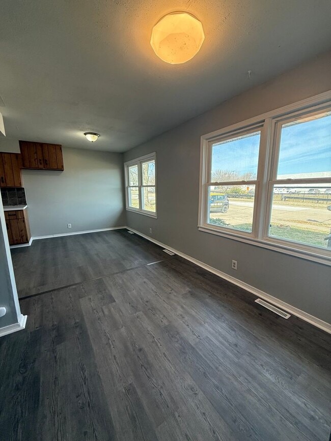 Photo - 2 Bed 1 Bath Duplex AVAILABLE NOW!!