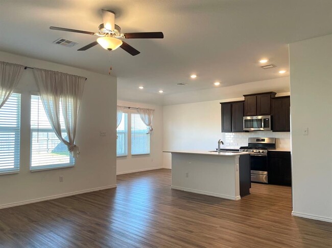 Photo - 207 Coventry Dr