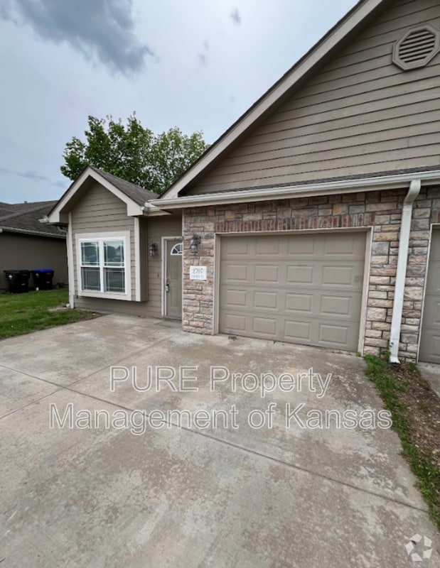 Building Photo - 2707 SE Taurus Ct Rental