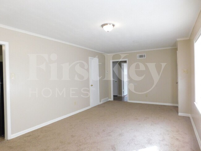 Photo - 4896 Lochinvar Dr