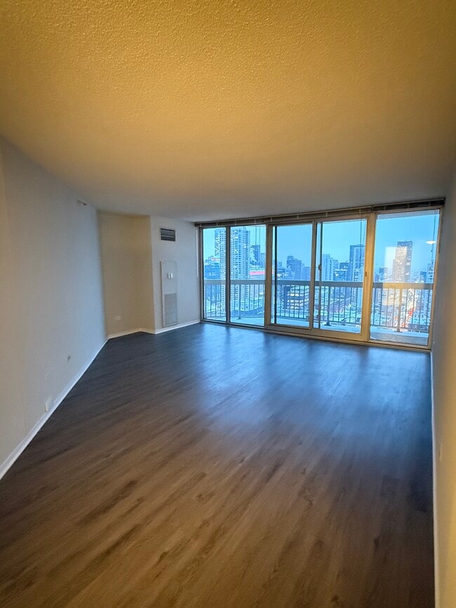 Photo - 544 N State St