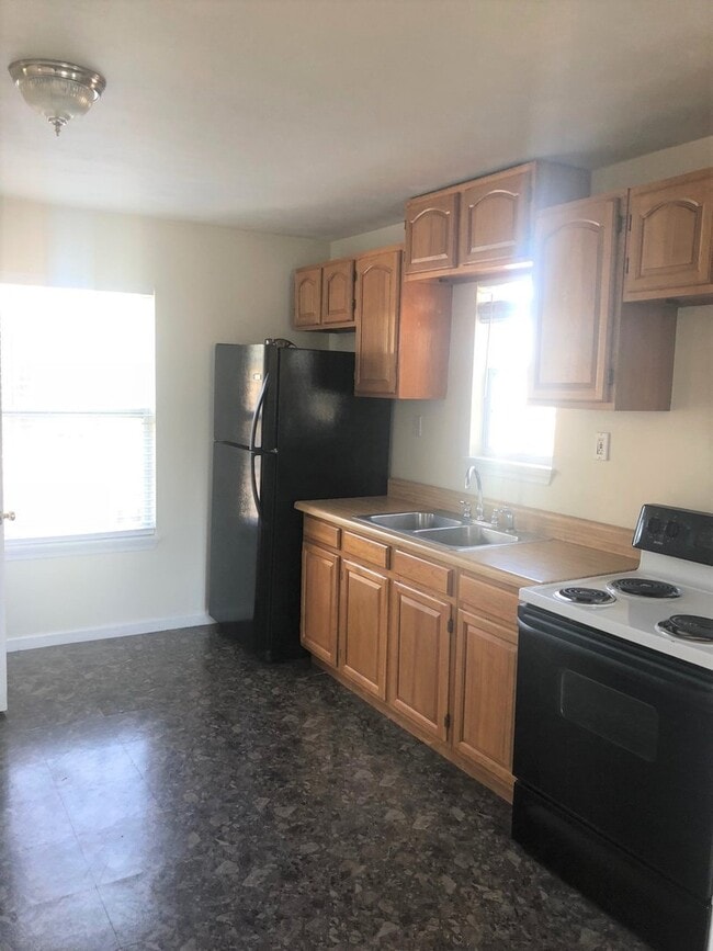 Photo - NICE 1 BEDROOM, 1.5 BATH CARRIAGE HOUSE IN BAYVIEW ESTATES!!