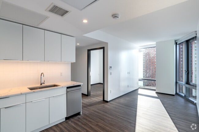 2BR, 2BA - 760SF - Living Room