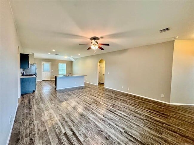 Photo - 4 bed/2 bath newer construction in prime location in Claremore!