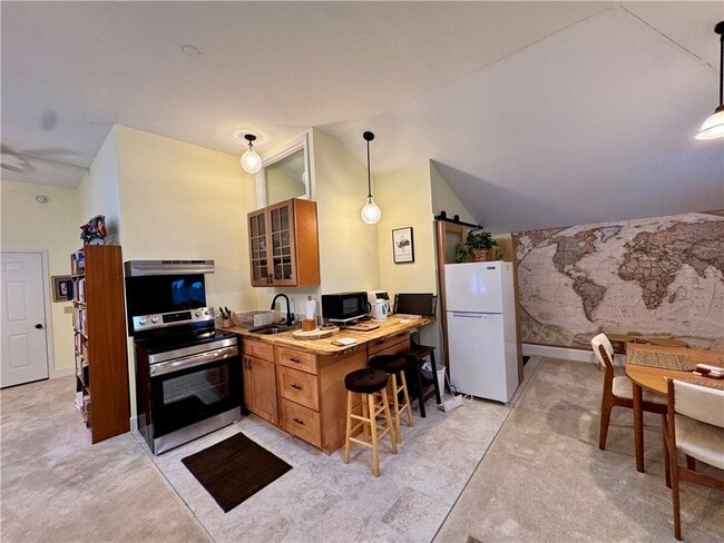 Photo - 333 Colebrook Dr