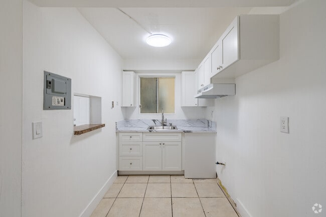 1BR, 1BA - 450SF - Kitchen