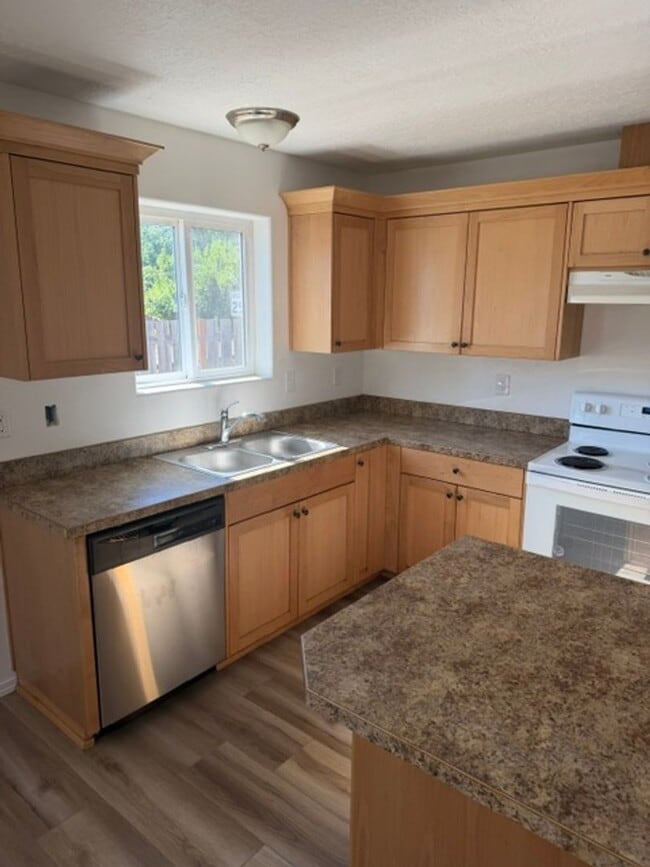 Photo - 4 Bed 2 Bath in Lafayette
