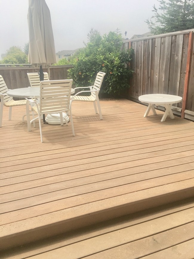 Amplia terraza de trex con vista parcial al mar - 419 Sailfish Dr