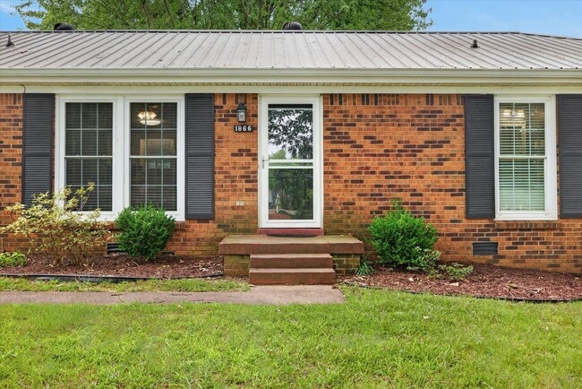Photo - 1866 Harriet Dr