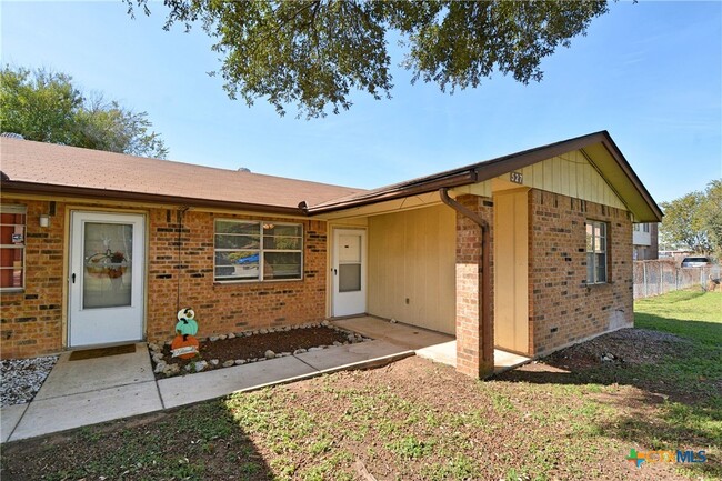 Photo - 525 Buttercup Ln