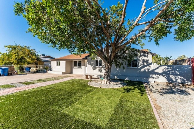 Photo - 2614 W Greenway Rd Unidad House