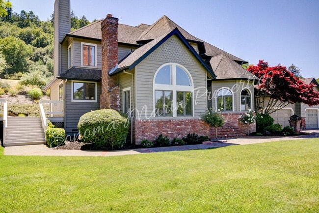 Building Photo - Panoramic Views from Hillside Custom Home on private drive