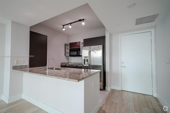Building Photo - 950 Brickell Bay Dr Unit 302 Rental