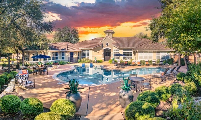 Building Photo - MAA Canyon Pointe Rental