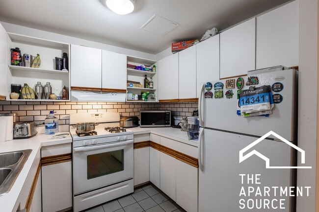 Building Photo - 631 W Arlington Pl