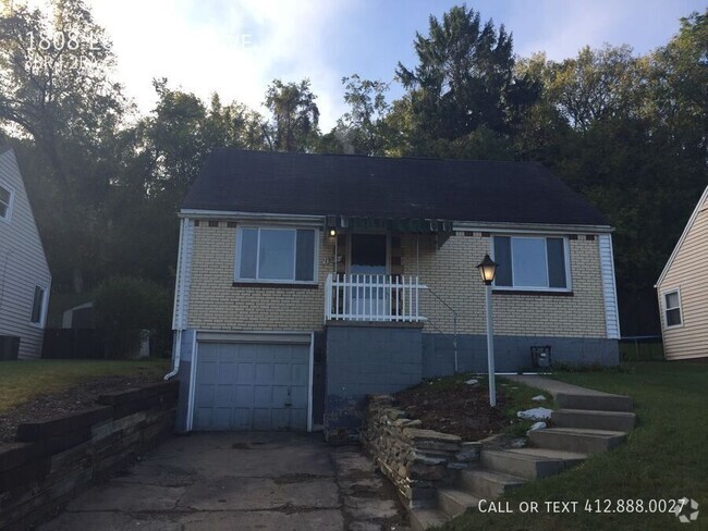 Building Photo - 3 bedroom 1.5 bath Penn Hills! Rental