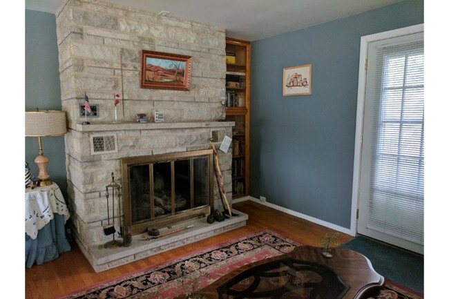 Photo - 215 W Cass St