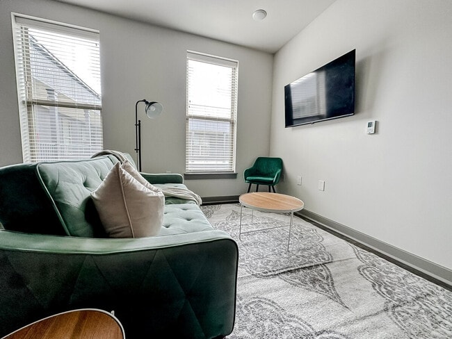 Photo - 111 E 4th St Unidad ID1036784P