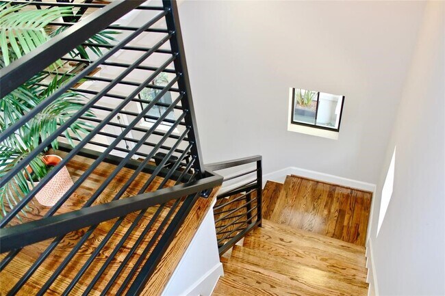 Photo - 2512 Morgan St