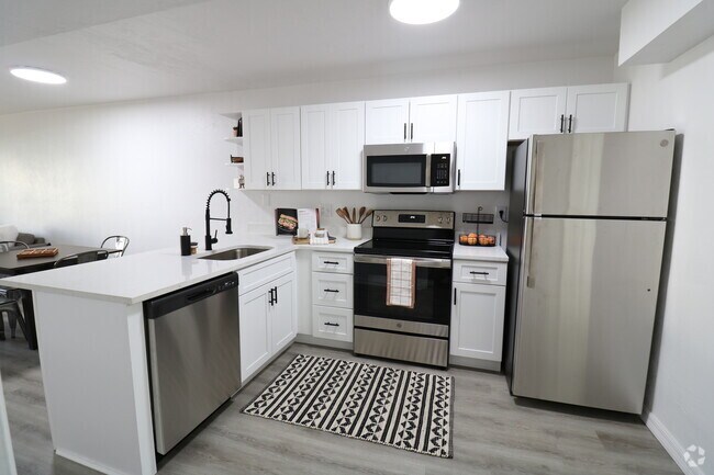 Renovated Kitchen - Oakbrook Walk Rental