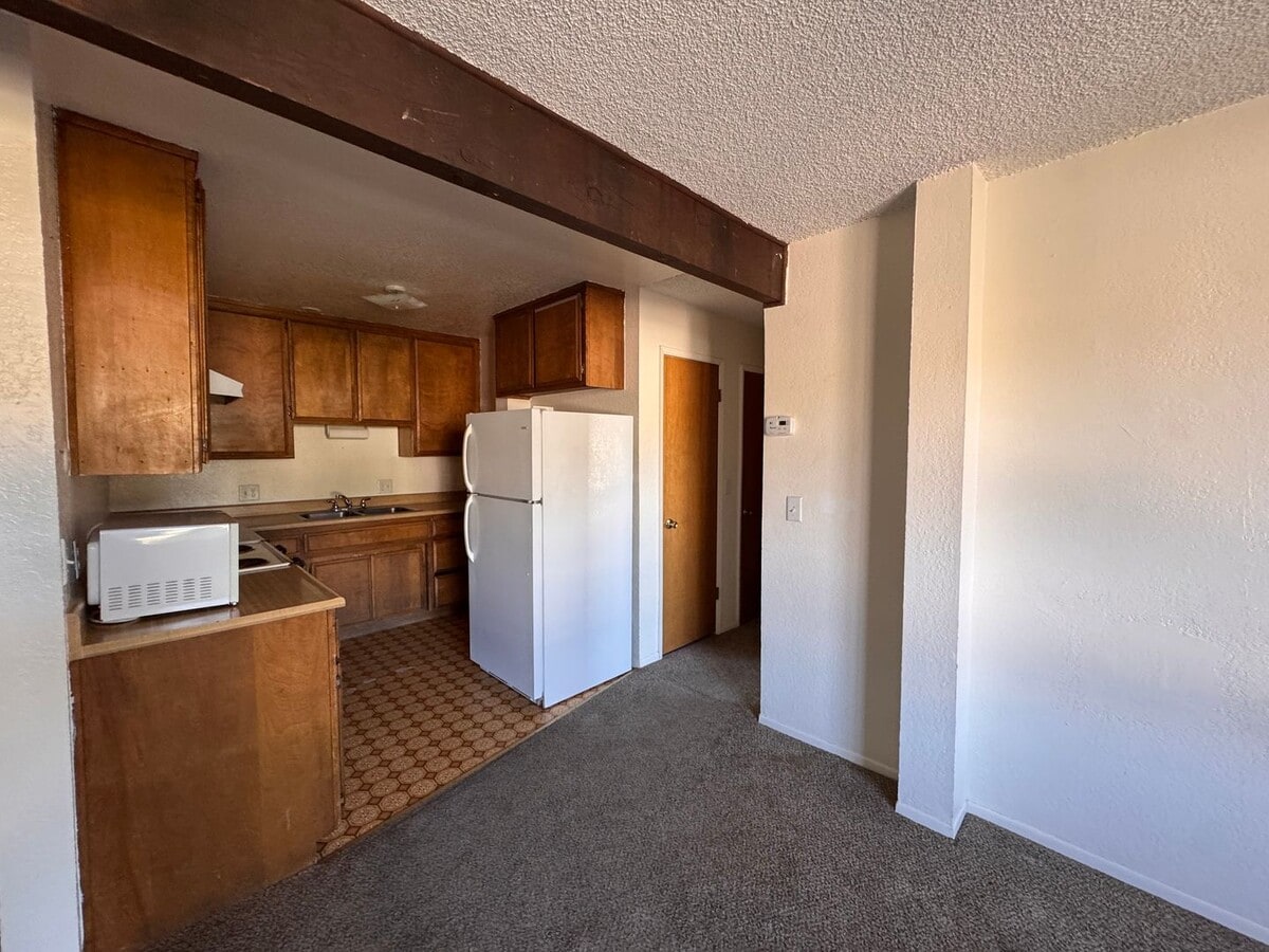 MONTH TO MONTH RENTAL AVAILABLE WITH VIEWS OF THE CITY! - MONTH TO MONTH RENTAL AVAILABLE WITH VIEWS OF THE CITY!