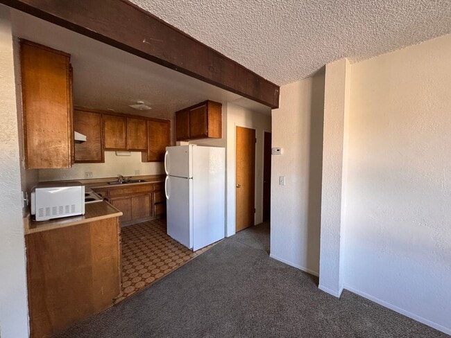 Building Photo - MONTH TO MONTH RENTAL AVAILABLE WITH VIEWS OF THE CITY!