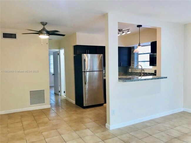 Photo - 521 NE 62nd St Unit 4