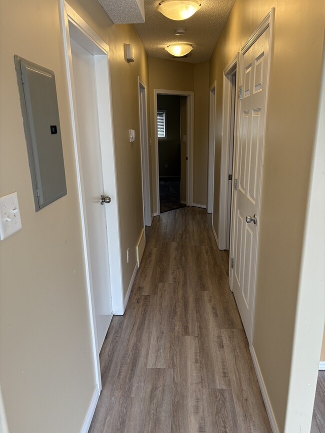 Photo - 5010 57 St