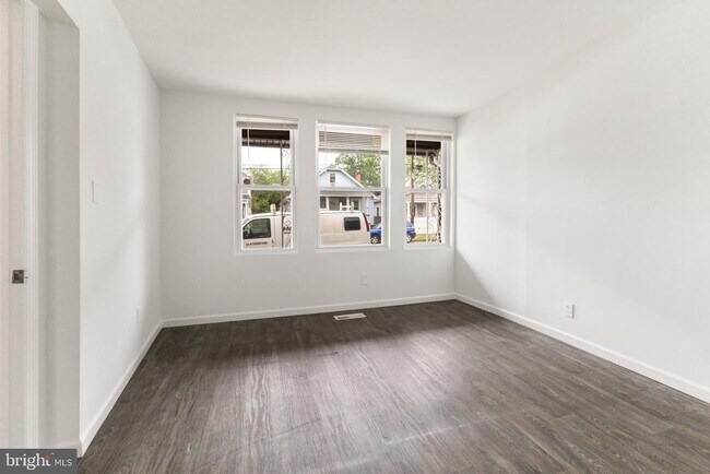 Photo - 211 Broad St