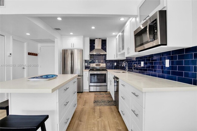 Building Photo - 100 Edgewater Dr Unit 2