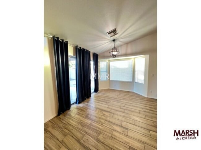 Photo - Nice 3 bedroom home with open floorplan in Chandler!