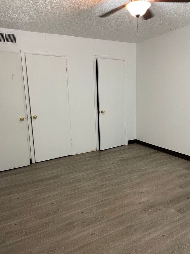 Photo - Knollridge Garden Apartments