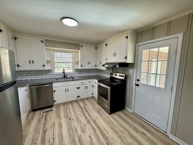 Photo - 17456 Lucas Ferry Rd