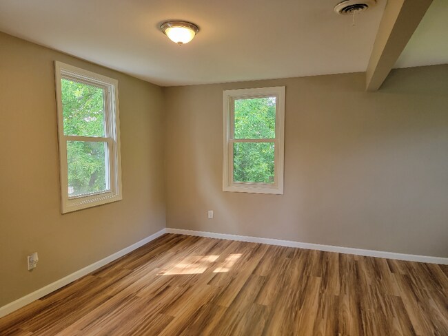 Photo - N96W16350 County Line Rd Unit B