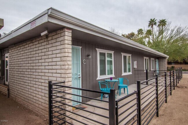 Building Photo - Fourplex 816 Unit D