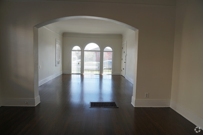 Living room - 2831 Somerset Dr Rental