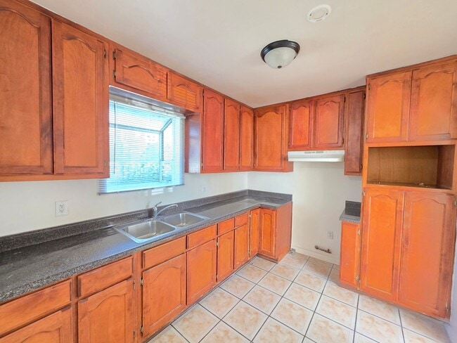 Photo - 9618 Kalmia St