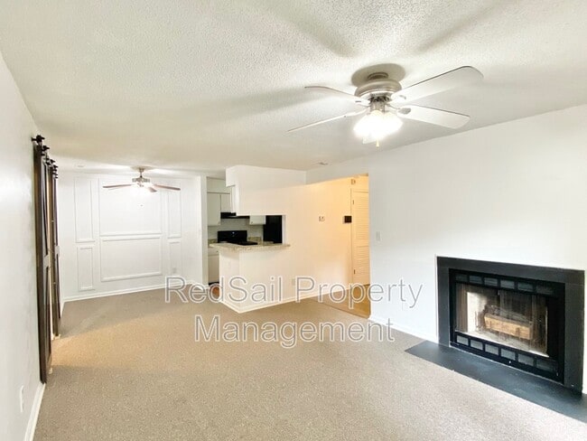 Building Photo - 568 Candle Ln