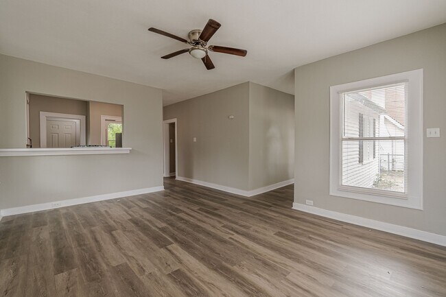 Photo - 1913 Santa Anna St