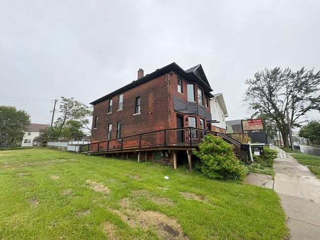 Photo - 7436 Oakland Ave Unit Upper