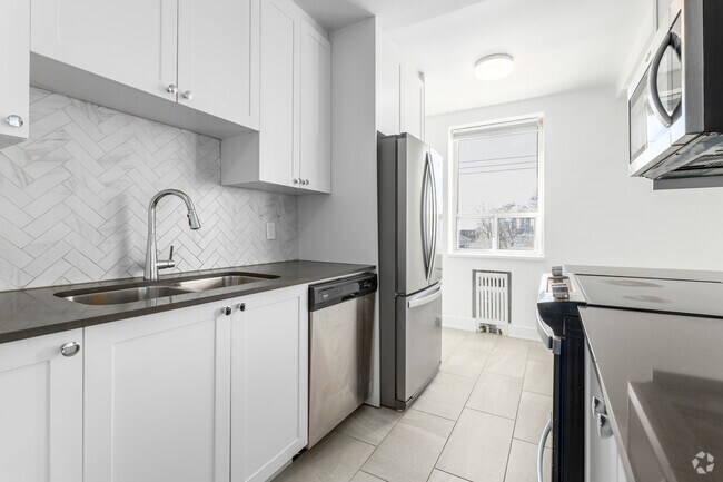Interior Photo - 99, 150 Dowling Avenue