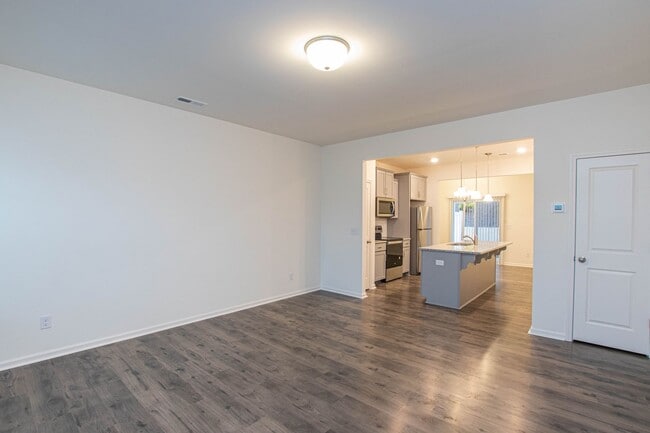 Photo - BEAUTIFUL 2 Bedroom Townhome in MIDLAND AVAILABLE FEBRUARY 2026