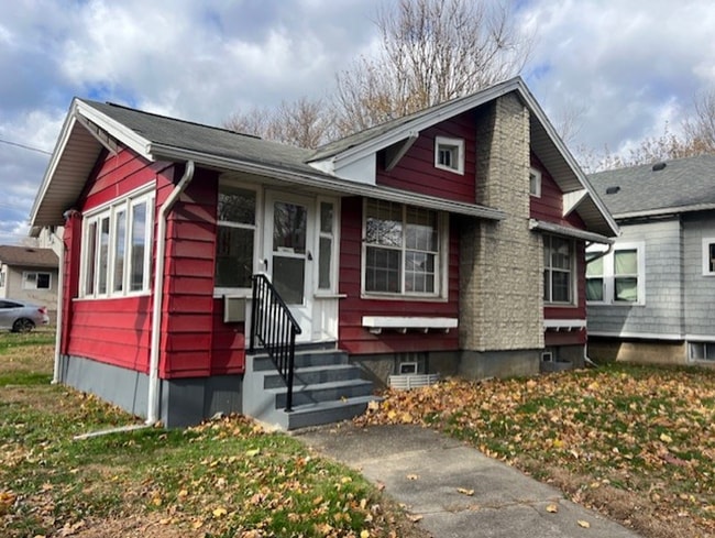 Building Photo - Cozy 2-Bedroom Bungalow on East Ave – Garage & Enclosed Porch